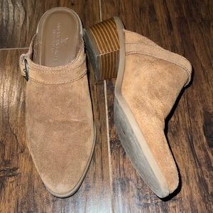 American Eagle Suede Mule Size 7